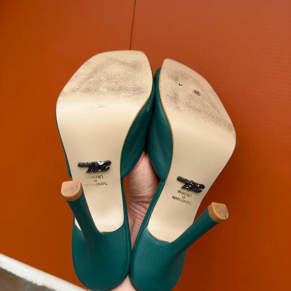 Ukrainian Designer Handmade Green Leather Heels with Tassel Bow Detail - Picture 2 of 8